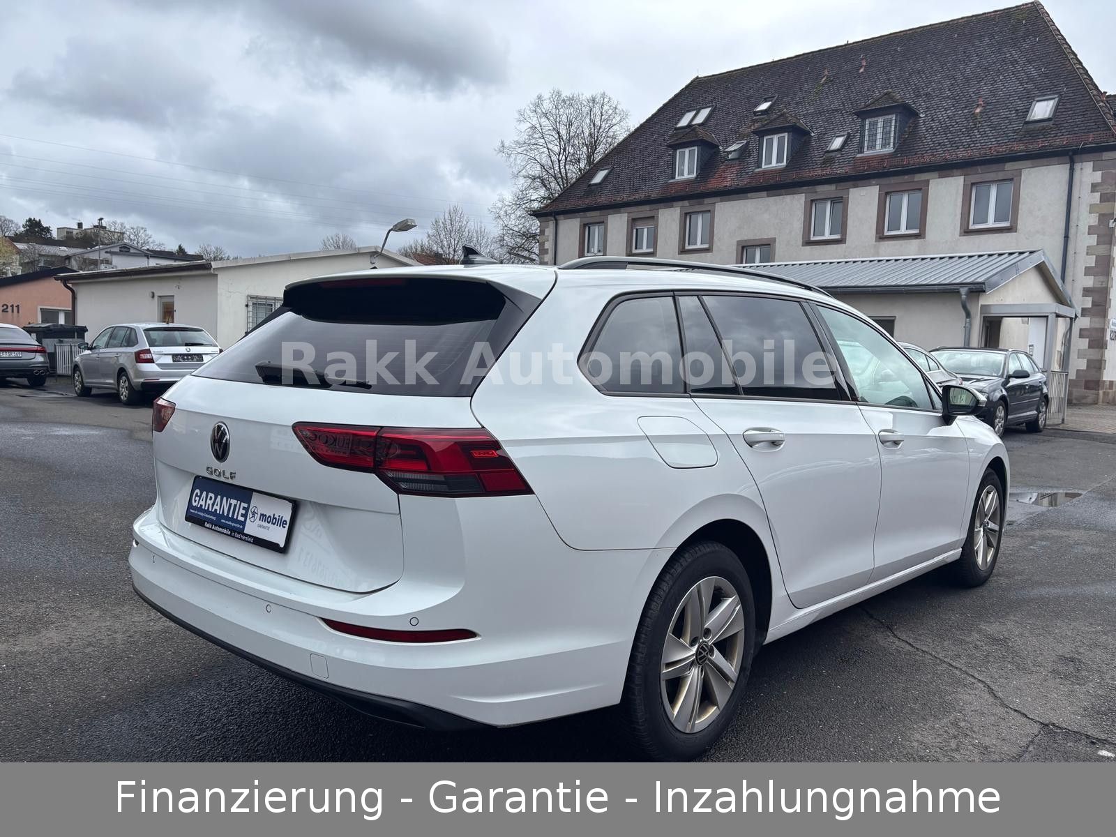 Fahrzeugabbildung Volkswagen Golf Var. 2.0 TDI DSG Life-NAV-LED-PDC-SHZ-SPUR-