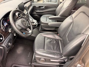 Mercedes V 220 - 8