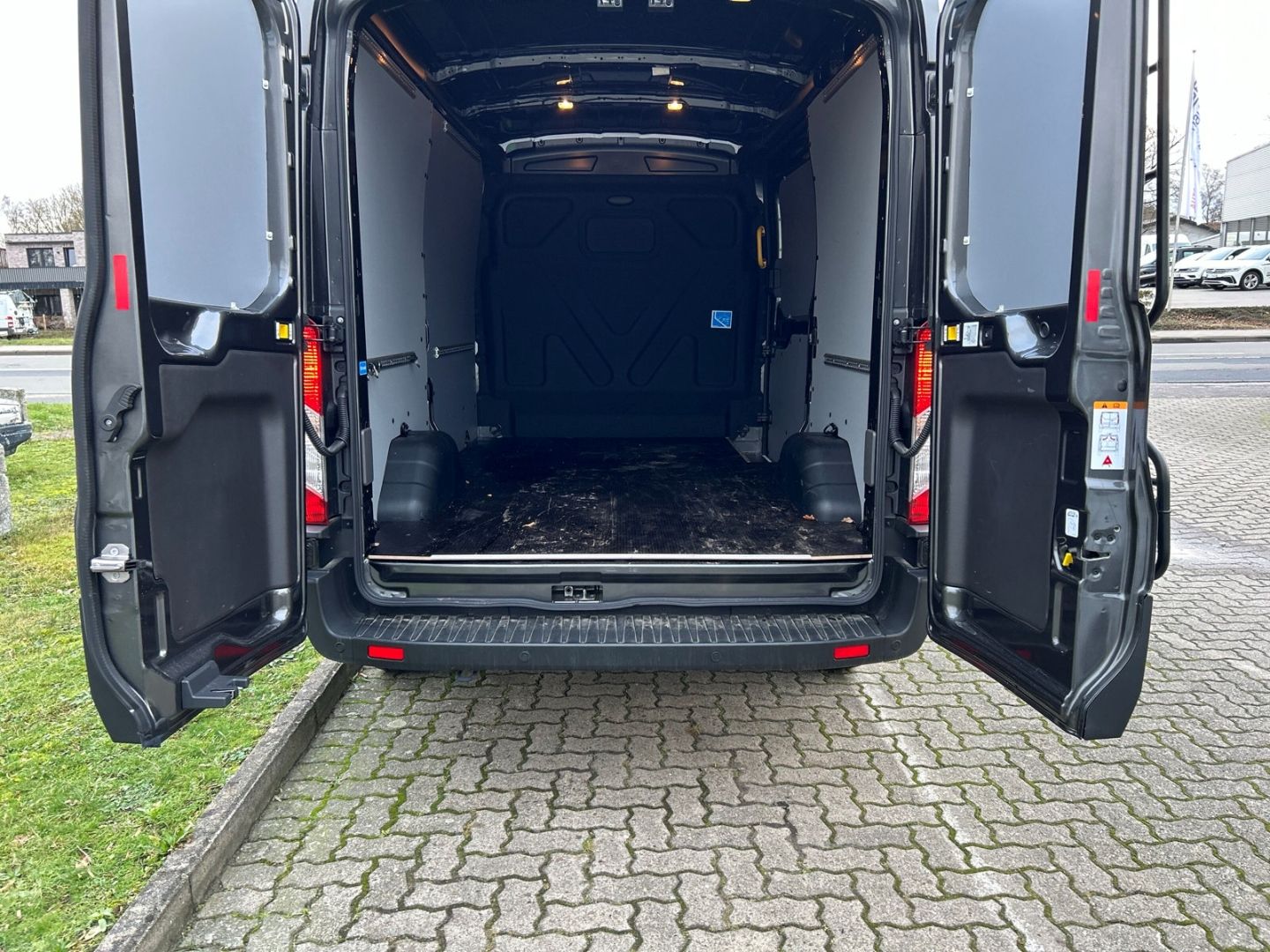 Fahrzeugabbildung Ford Transit Kasten Trend Elektromotor 198 kw (269 PS