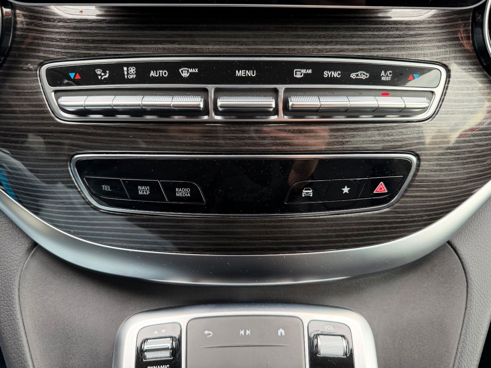 Fahrzeugabbildung Mercedes-Benz V 250 AVANTGARDE ED AHK Tisch 6Sitze