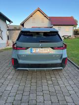 BMW iX1 xDrive30 - Pano AHK  M-Paket Vollausst. - BMW iX1 von privat
