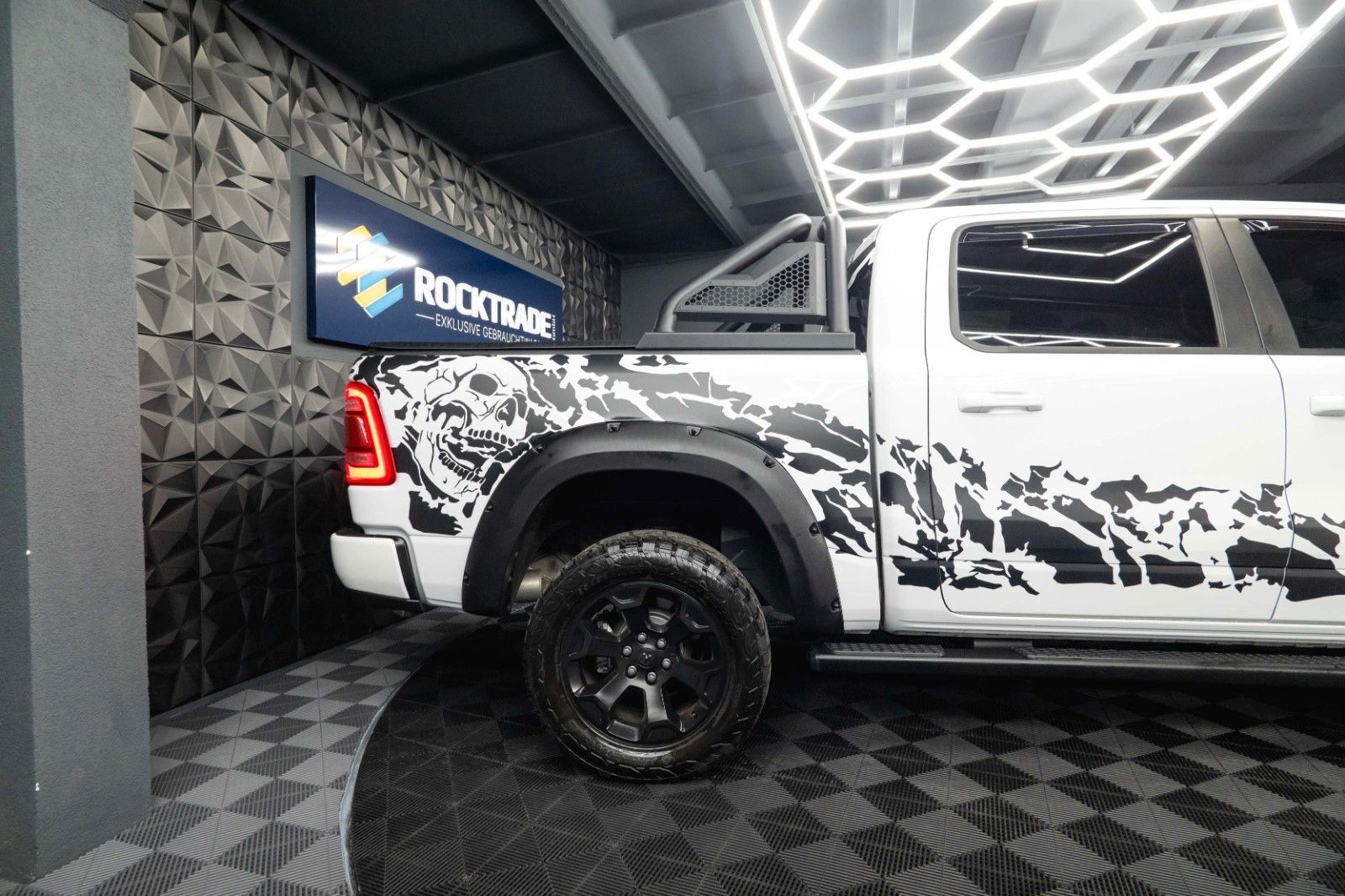 Fahrzeugabbildung Dodge RAM 5.7 V8 HEMI 4x4 OFFROAD Night-Paket Limited