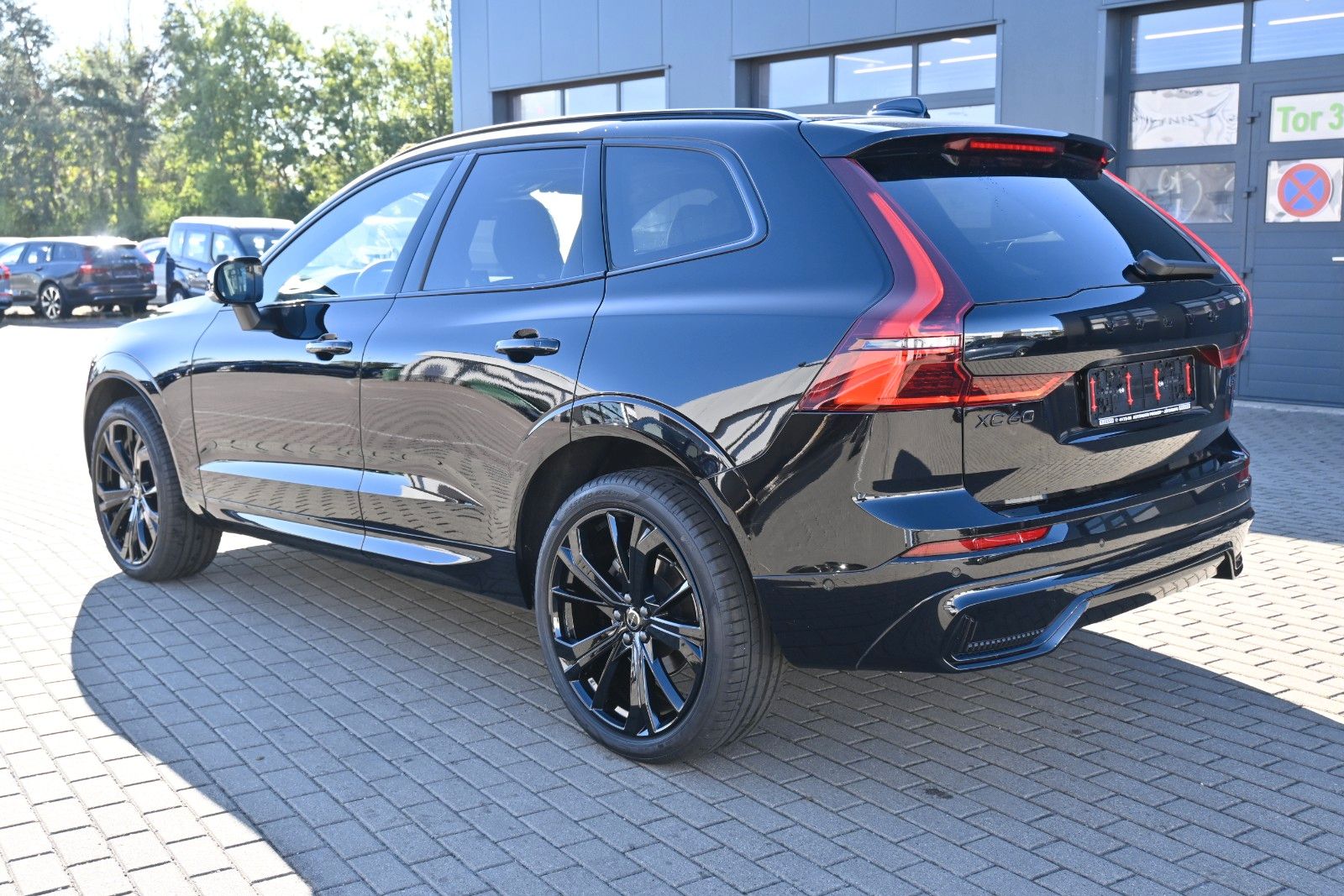 Fahrzeugabbildung Volvo XC60 B5 AWD Plus Black Edition*FSHZG*PANO*360°*