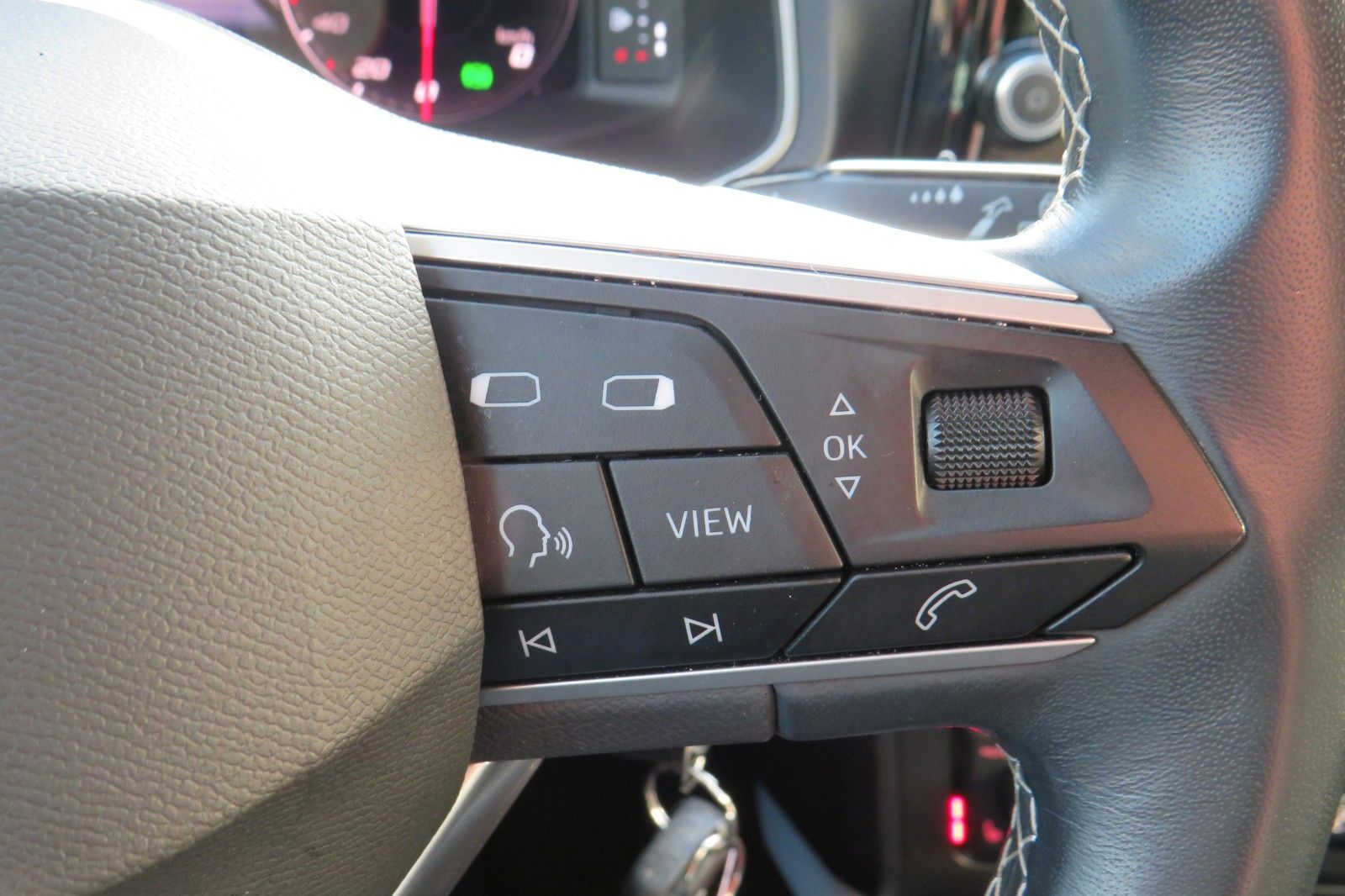 Fahrzeugabbildung SEAT Arona Style DSG FULL-LINK SITZH KAMERA GJ ACC 1H