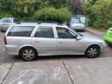 Opel vectra Caravan 2,2 - Opel Vectra aus 2001: 2.2