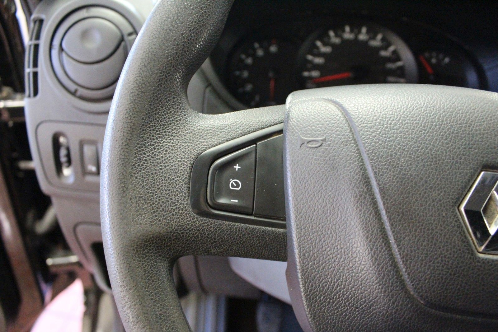 Fahrzeugabbildung Renault Master  III dCi 170 L2H2 3,3t