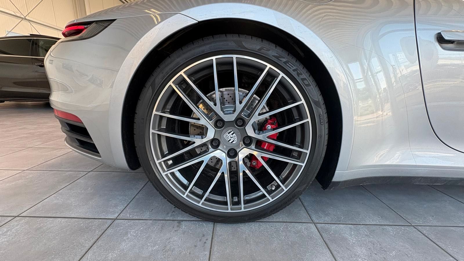 Fahrzeugabbildung Porsche 992 4 S/Lift/Vierradlenkung/Sonnendach/Voll!