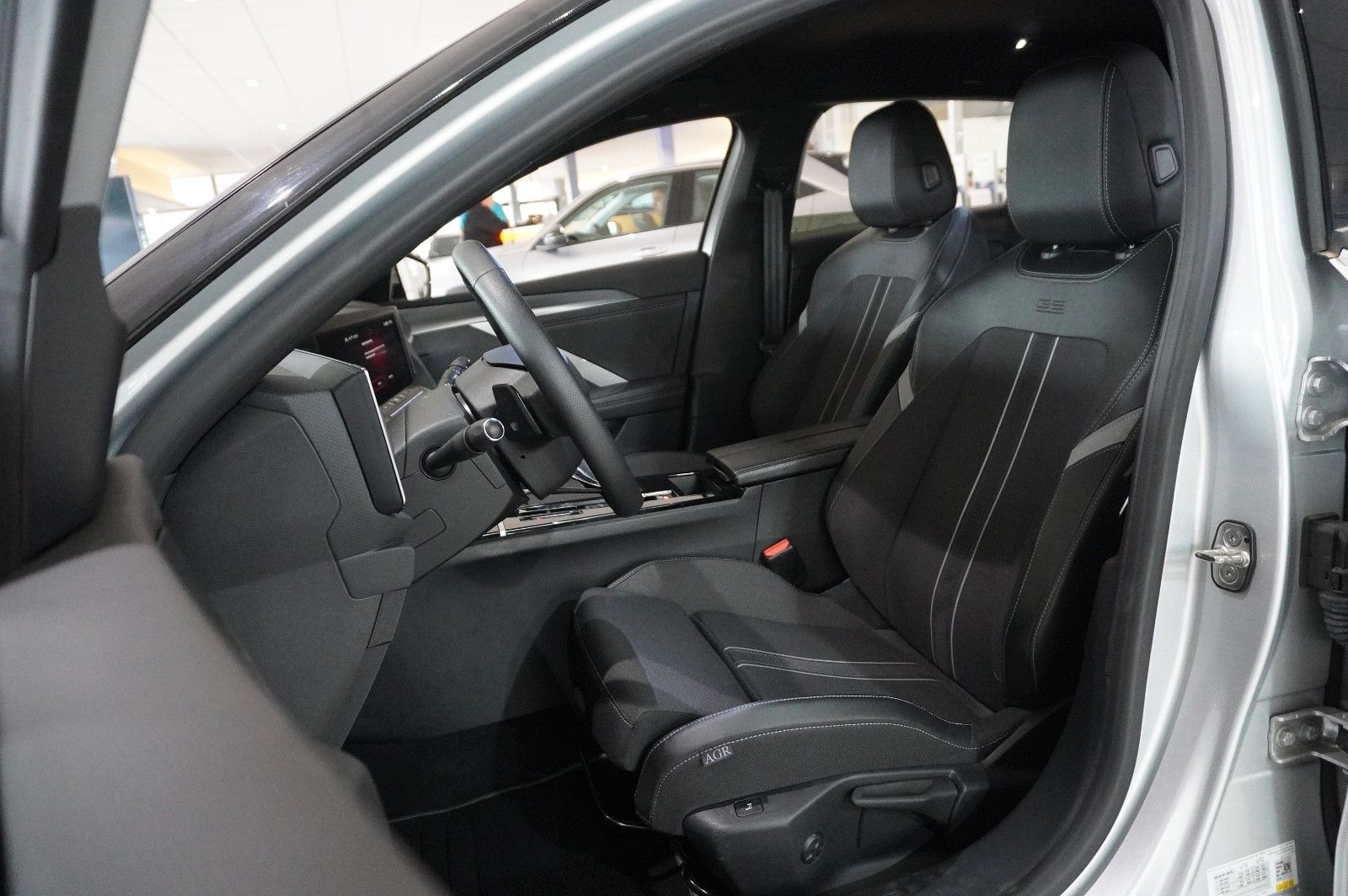 Fahrzeugabbildung Opel Astra L Lim. 1.6 HYBRID GS SPORT NAVI/360°/SPORT