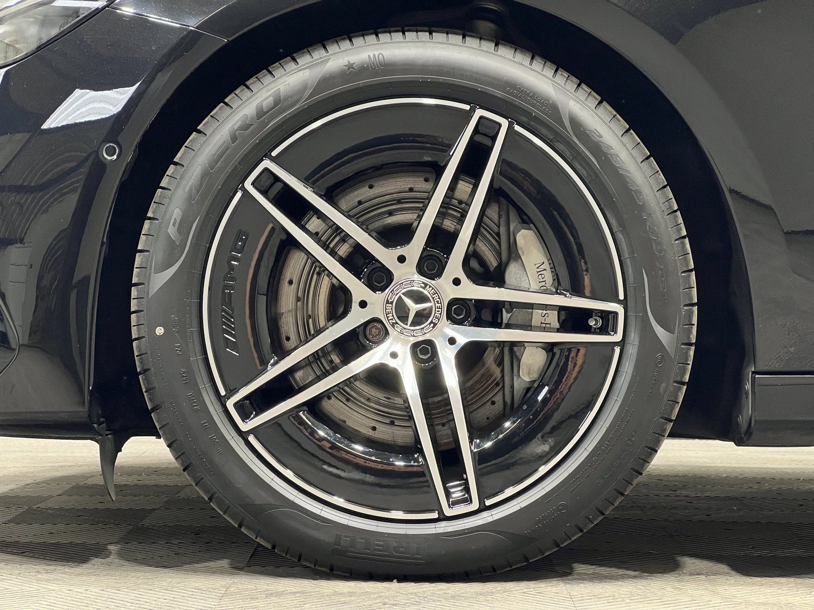 Mercedes-Benz E 220 T d 4M AMG Line Advanced Night+AHK+WinterP imagem 3