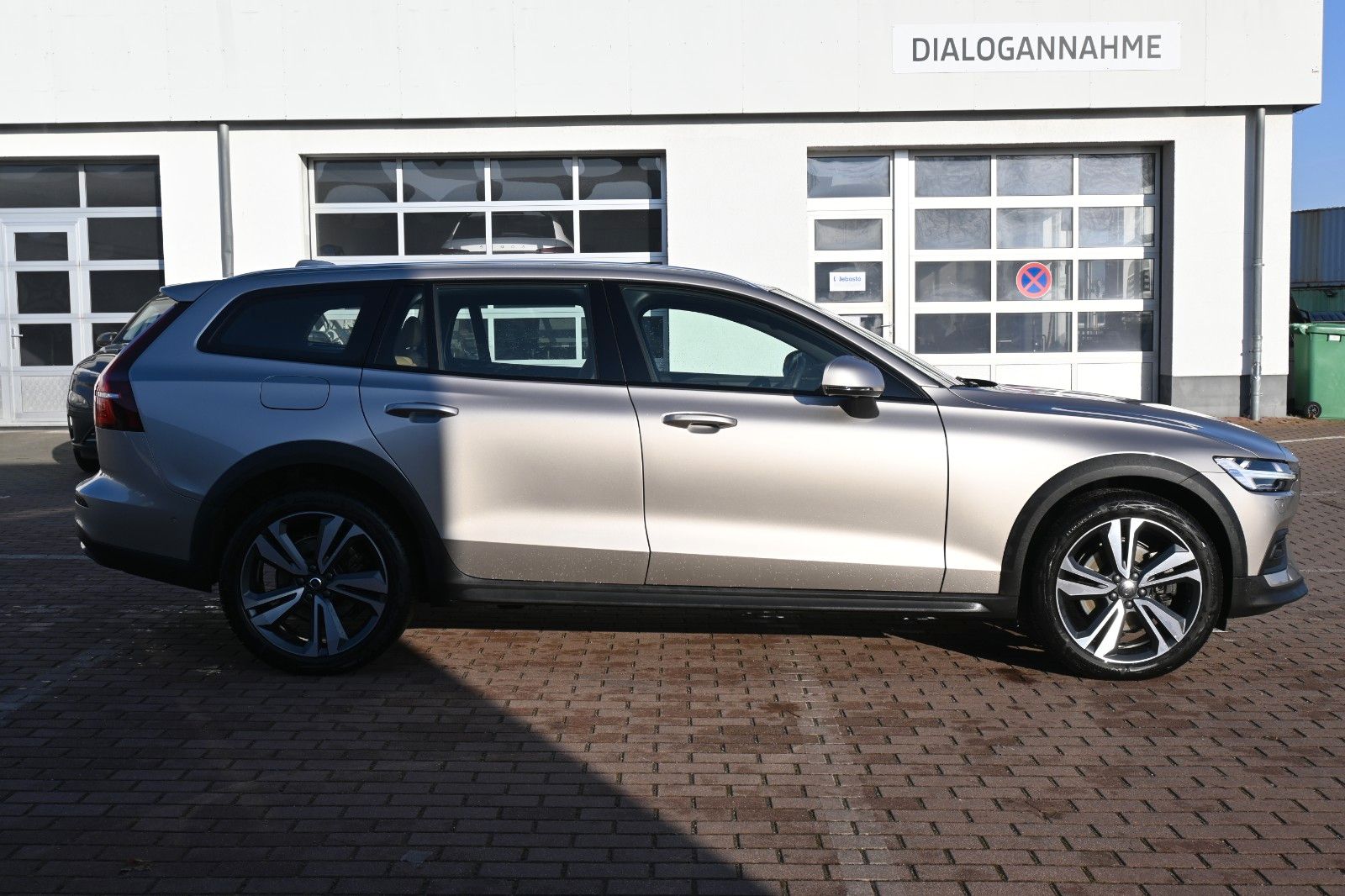 Fahrzeugabbildung Volvo V60 CC B4D AWD Ultimate*LED*PANO*360*H&K*MASSAGE