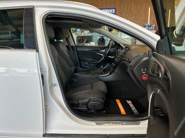 Opel Insignia A Sports Tourer Sport 4x4 *Xenon*1Hand*
