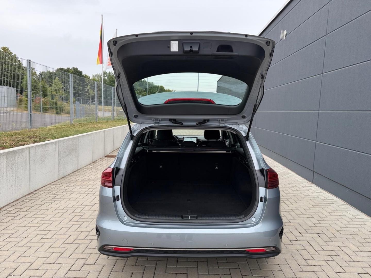 Kia Ceed_sw 1.5T Vision DCT7 Komf+ NAV PDC Klimaauto
