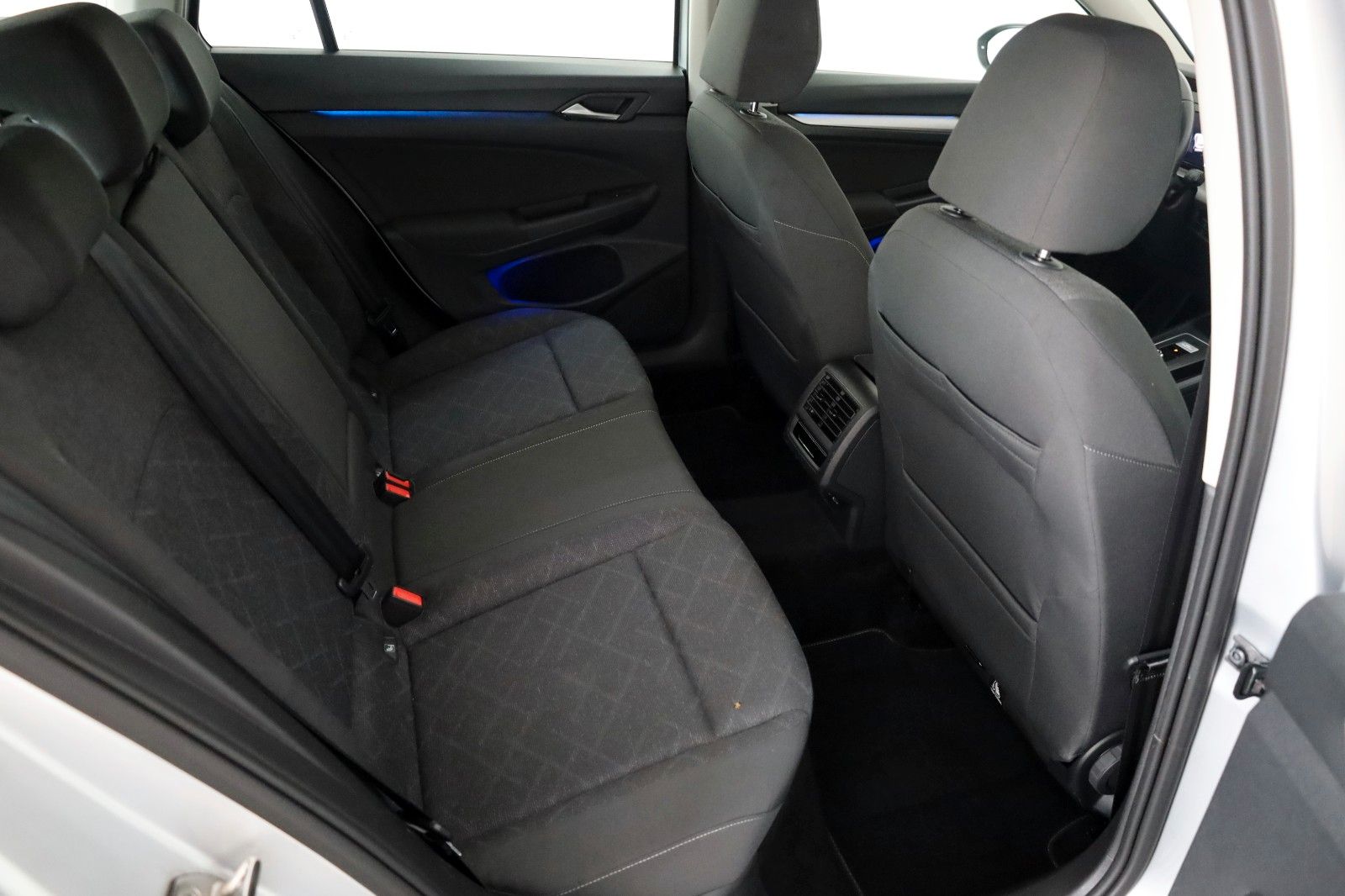 Fahrzeugabbildung Volkswagen Golf VIII Variant Life Navi,LED,PDC,Lane/Front A