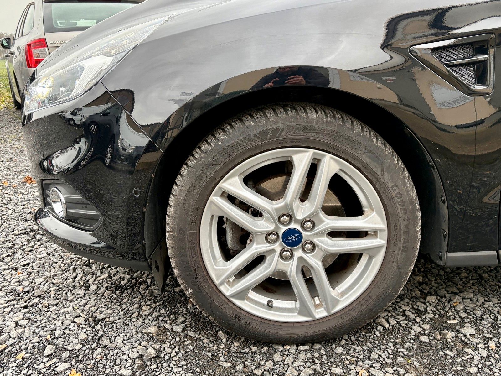 Fahrzeugabbildung Ford S-MAX 2.0 TITANIUM Aut. Navi LED 7-SITZER SPORTS