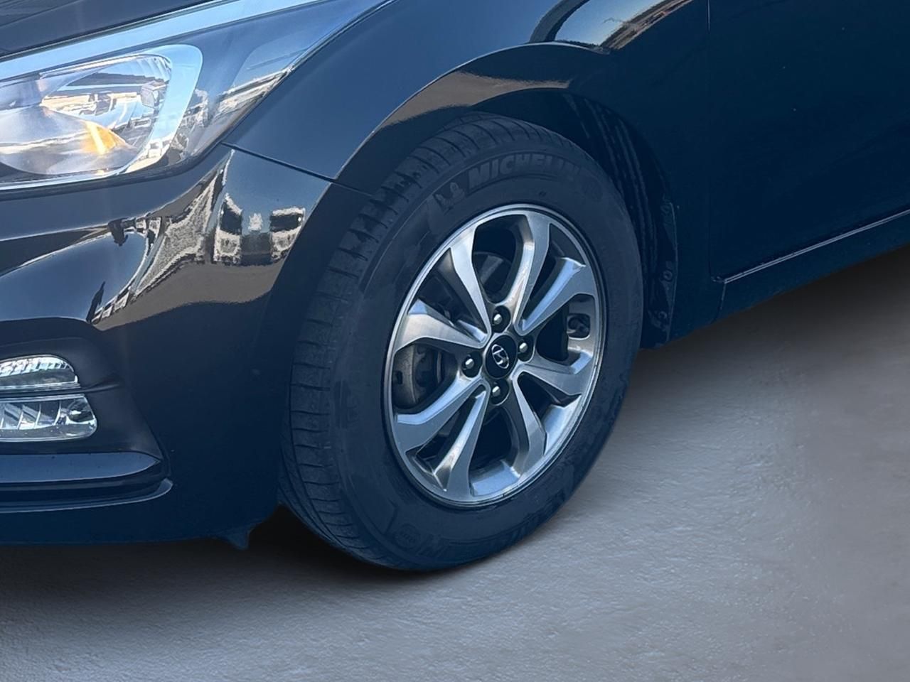 Fahrzeugabbildung Hyundai i20 TREND KAMERA*SHZ*LHZ*CARPLAY*KLIMA*PDC*RADIO