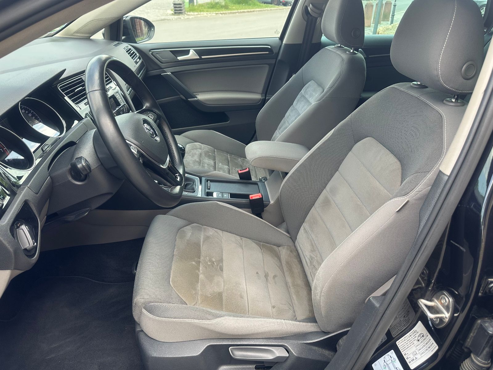 Fahrzeugabbildung Volkswagen GOLF VII R LINE+HIGHLINE BMT