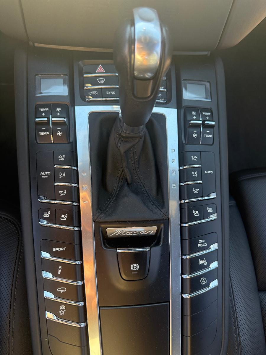 Porsche Macan Turbo*ACC*CAM*AHK*PANO