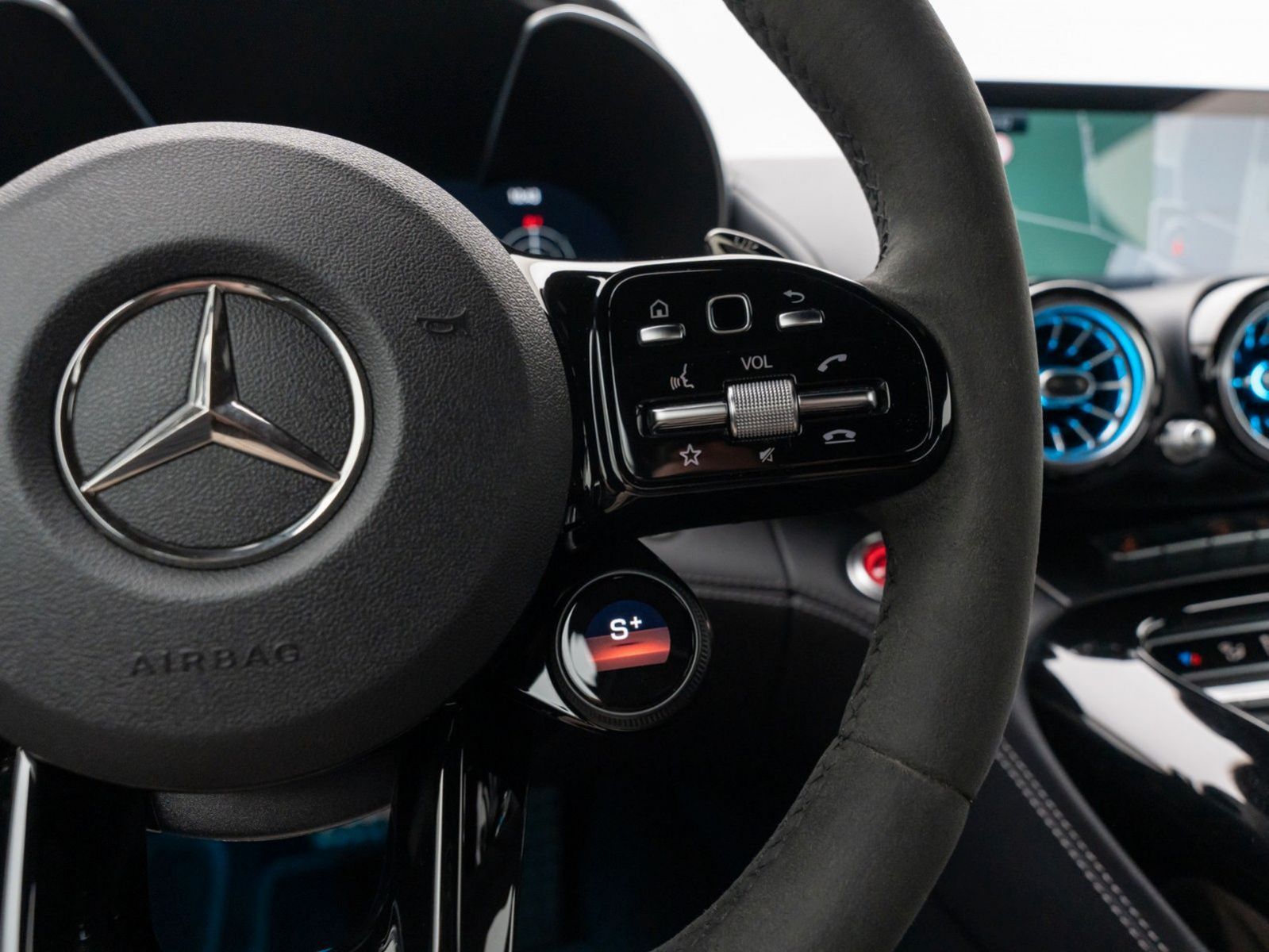 Fahrzeugabbildung Mercedes-Benz AMG GT C AMG GTC 4.0 V8 Black Series 1of1 900PS