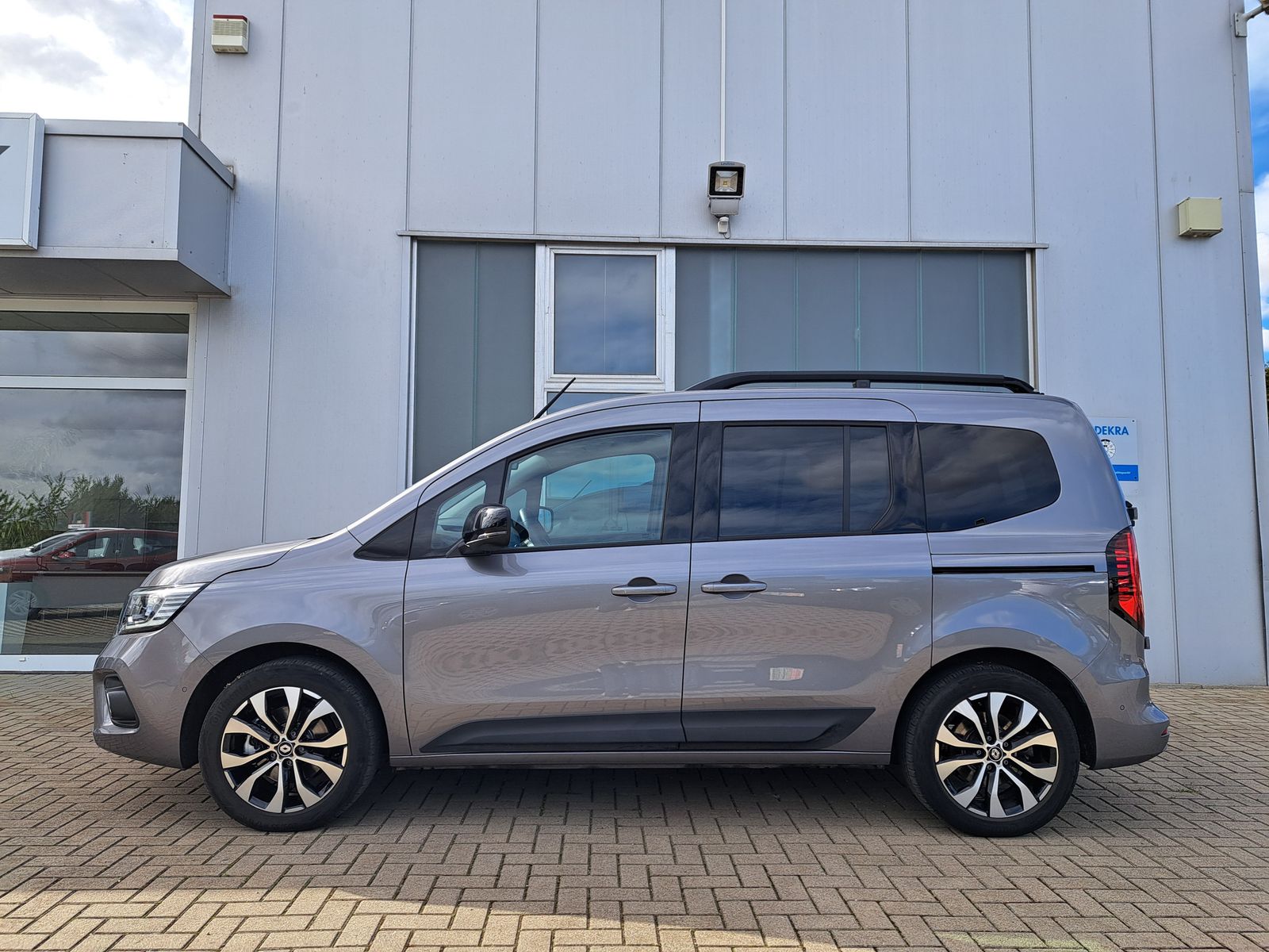 Fahrzeugabbildung Renault Kangoo Techno TCe130 AUTOMATIK AHK ACC NAVI LED