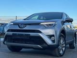 Toyota RAV 4 2,5-l-Hybrid Team Deutschland Auto 4x4 - Toyota RAV 4 mit Benzin-Antrieb: Allradantrieb, Geländewagen, Automatik