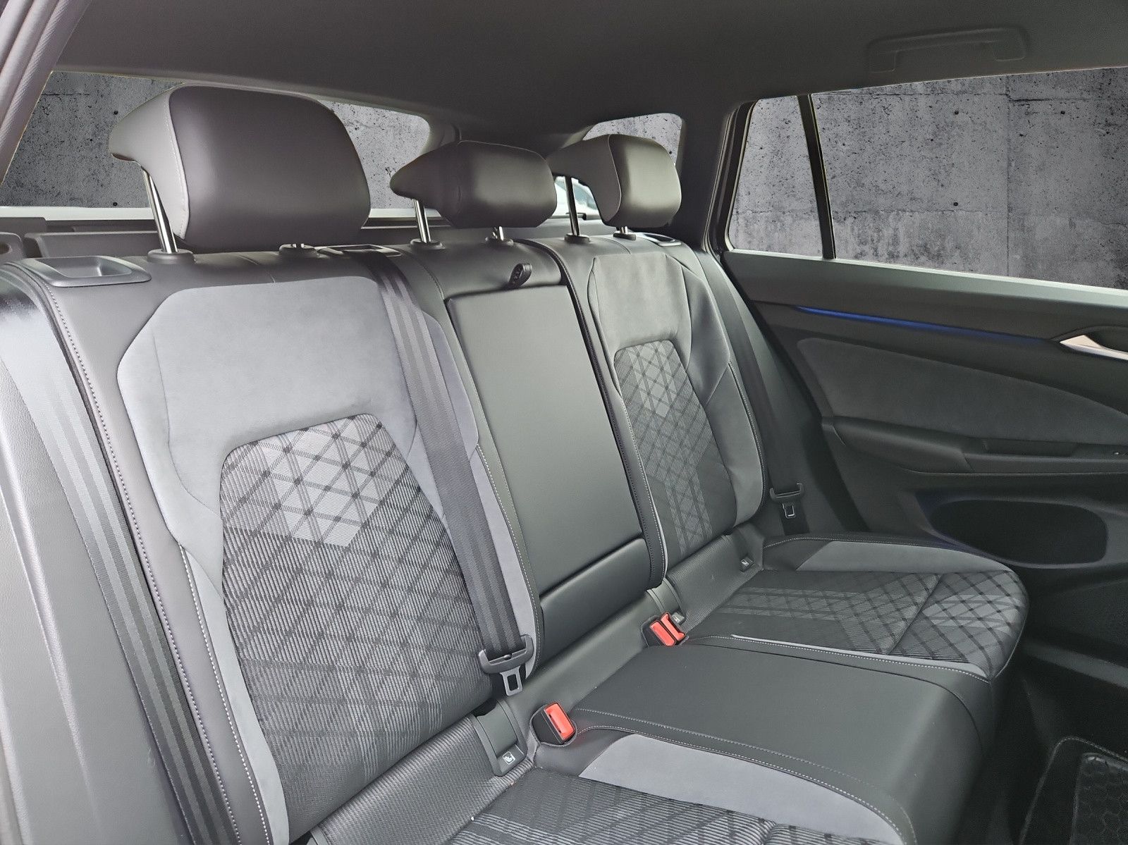 Golf Variant R-Line 1.5 eTSI OPF DSG RFK AHK