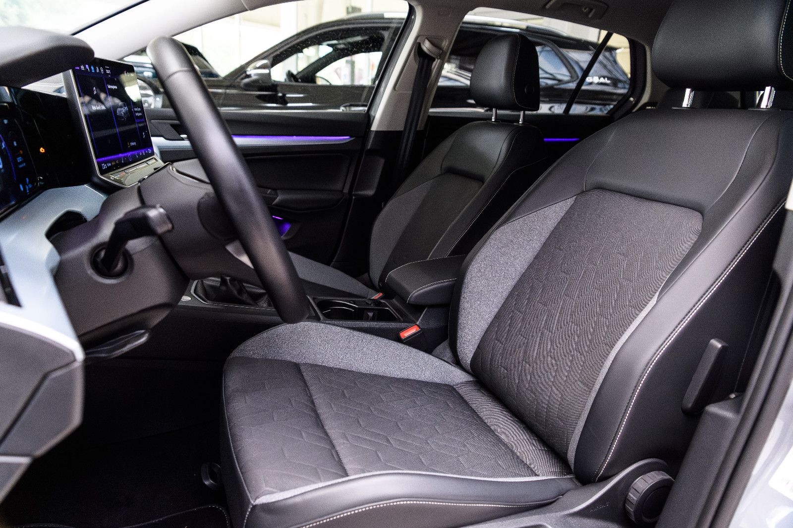 Fahrzeugabbildung Volkswagen Golf VIII Goal 1.5 TSI LED+APP+ACC+PDC+5 J.GAR.