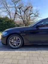 BMW 540d xDrive Touring M-Sport/Pano/AHK/HUD/Stdhz - BMW 540 mit Diesel-Antrieb: Vollleder, Kombi
