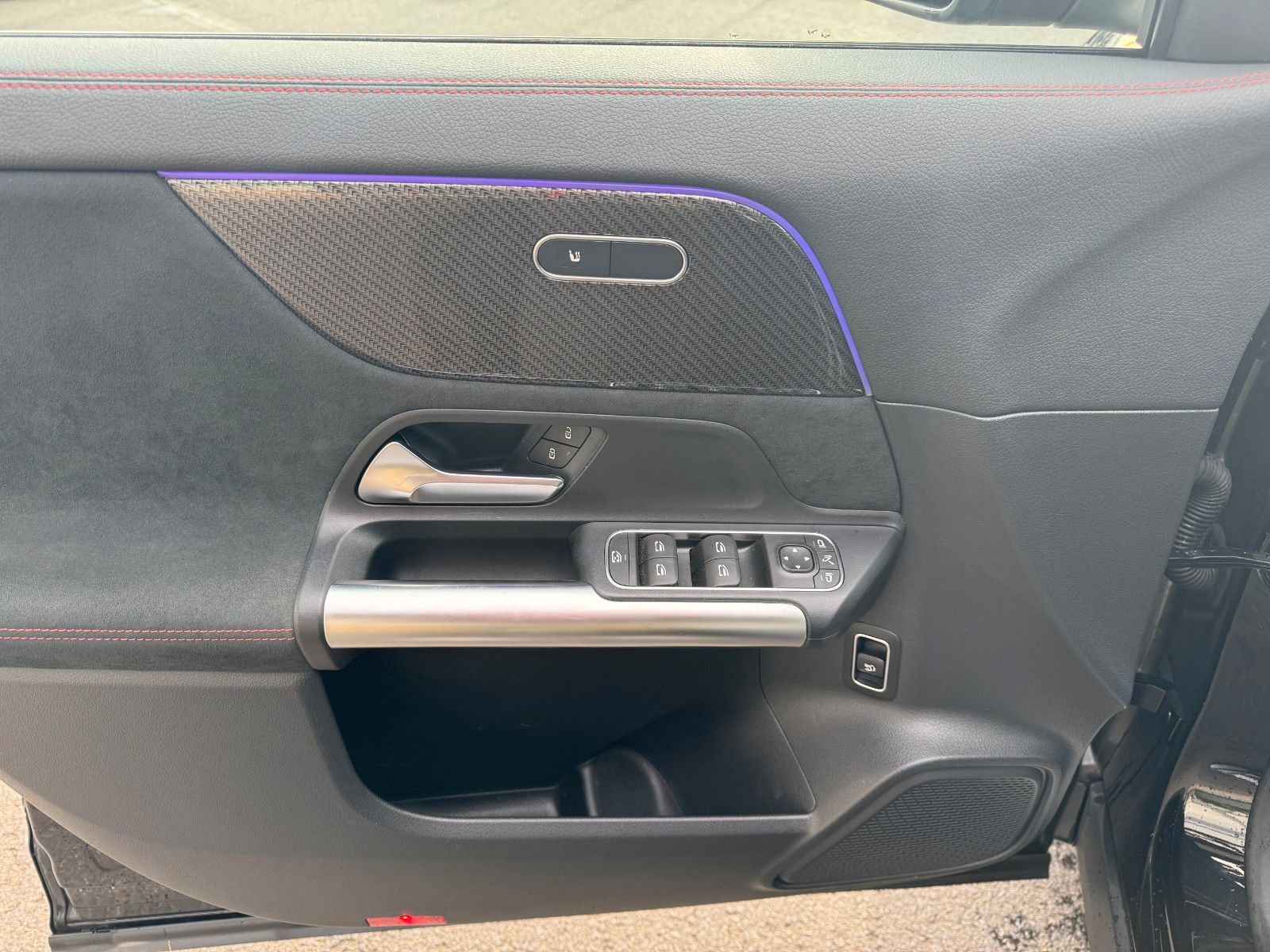 Fahrzeugabbildung Mercedes-Benz GLA 200 AMG+Pano+Distr+Ambiente+Multibeam+