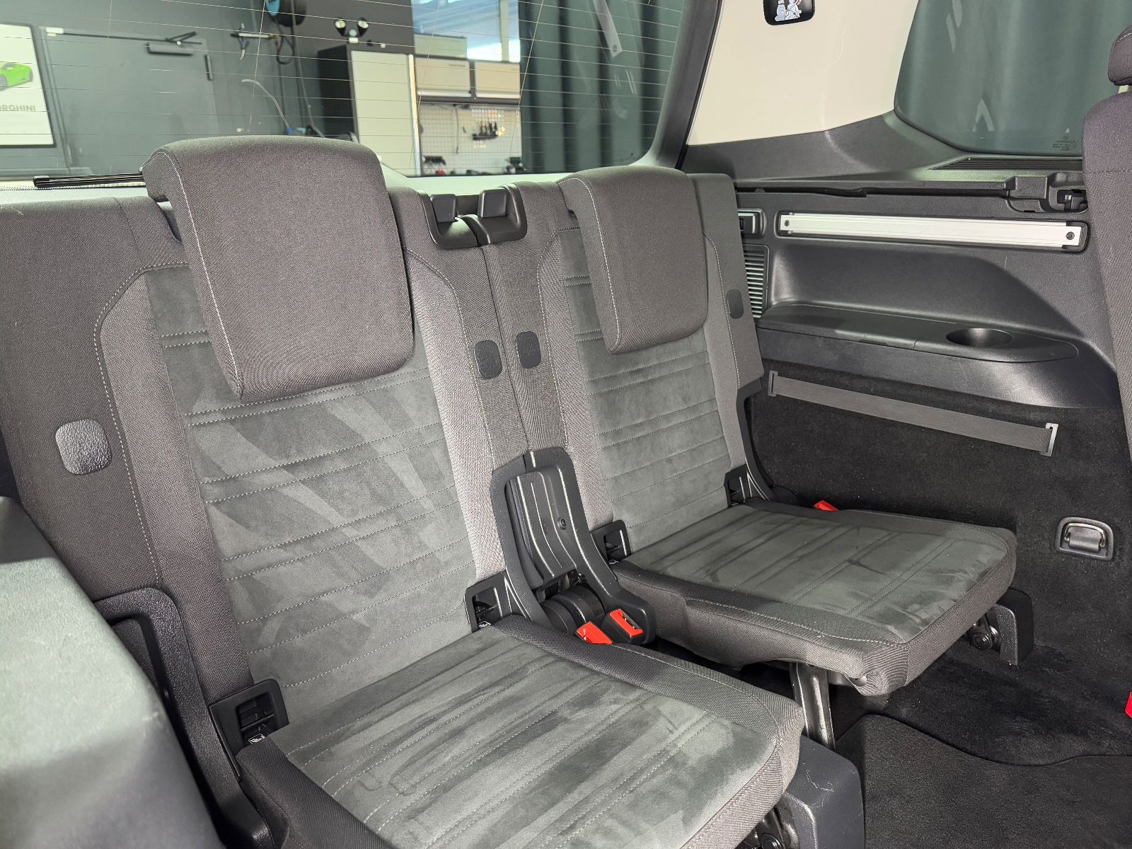 Fahrzeugabbildung Volkswagen Touran Highline|DSG|NAVI|7-SITZER|R-LINE|