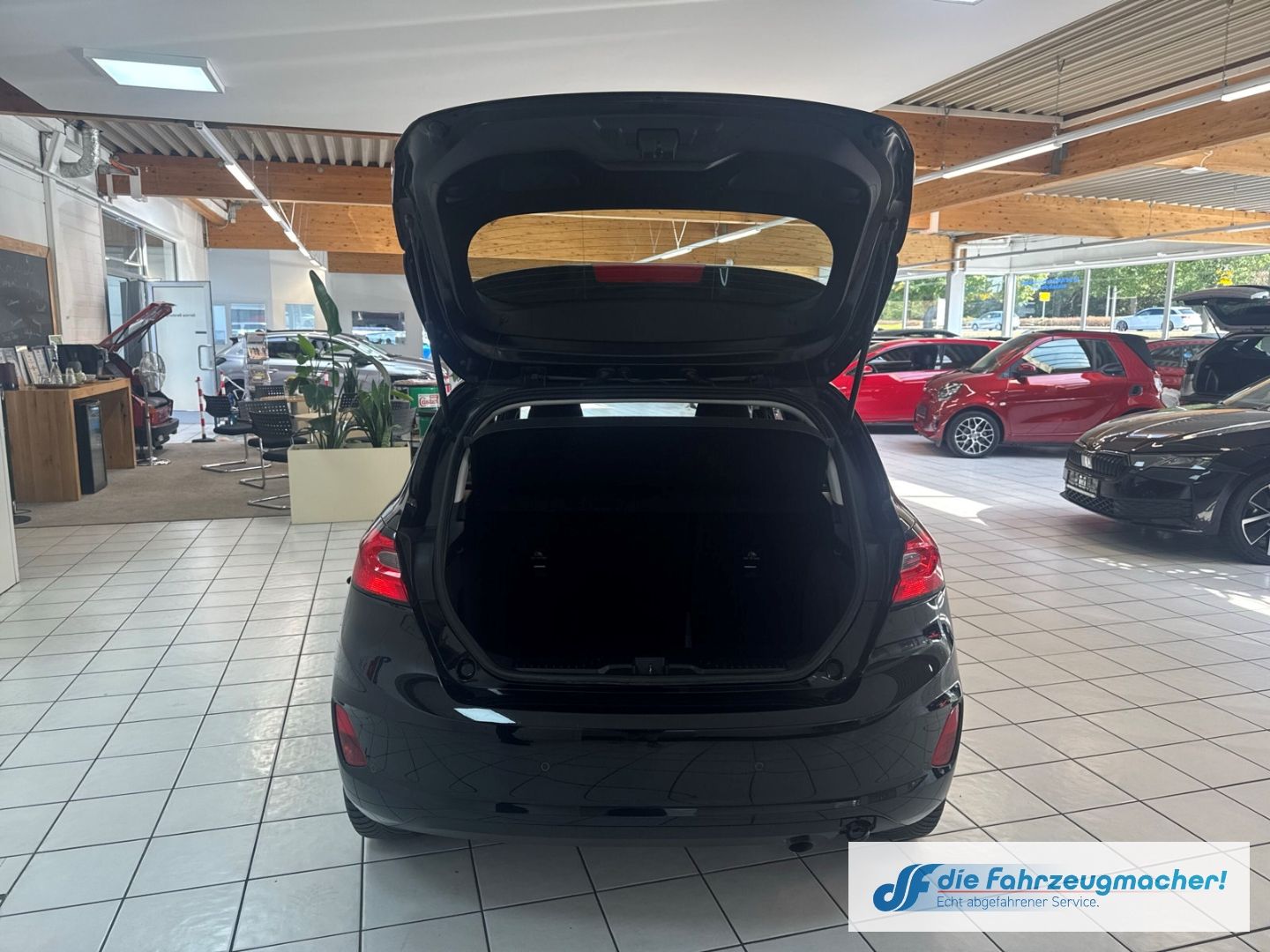 Fahrzeugabbildung Ford Fiesta Titanium Navi LED Blendfreies Fernl. Kurv