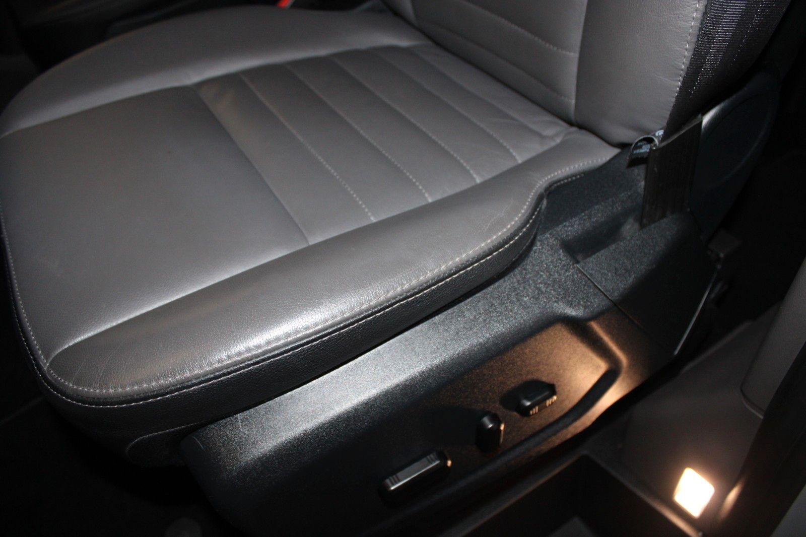 Fahrzeugabbildung Ford Tourneo Custom L2 Titanium X 8Si AHK STDHZ Leder