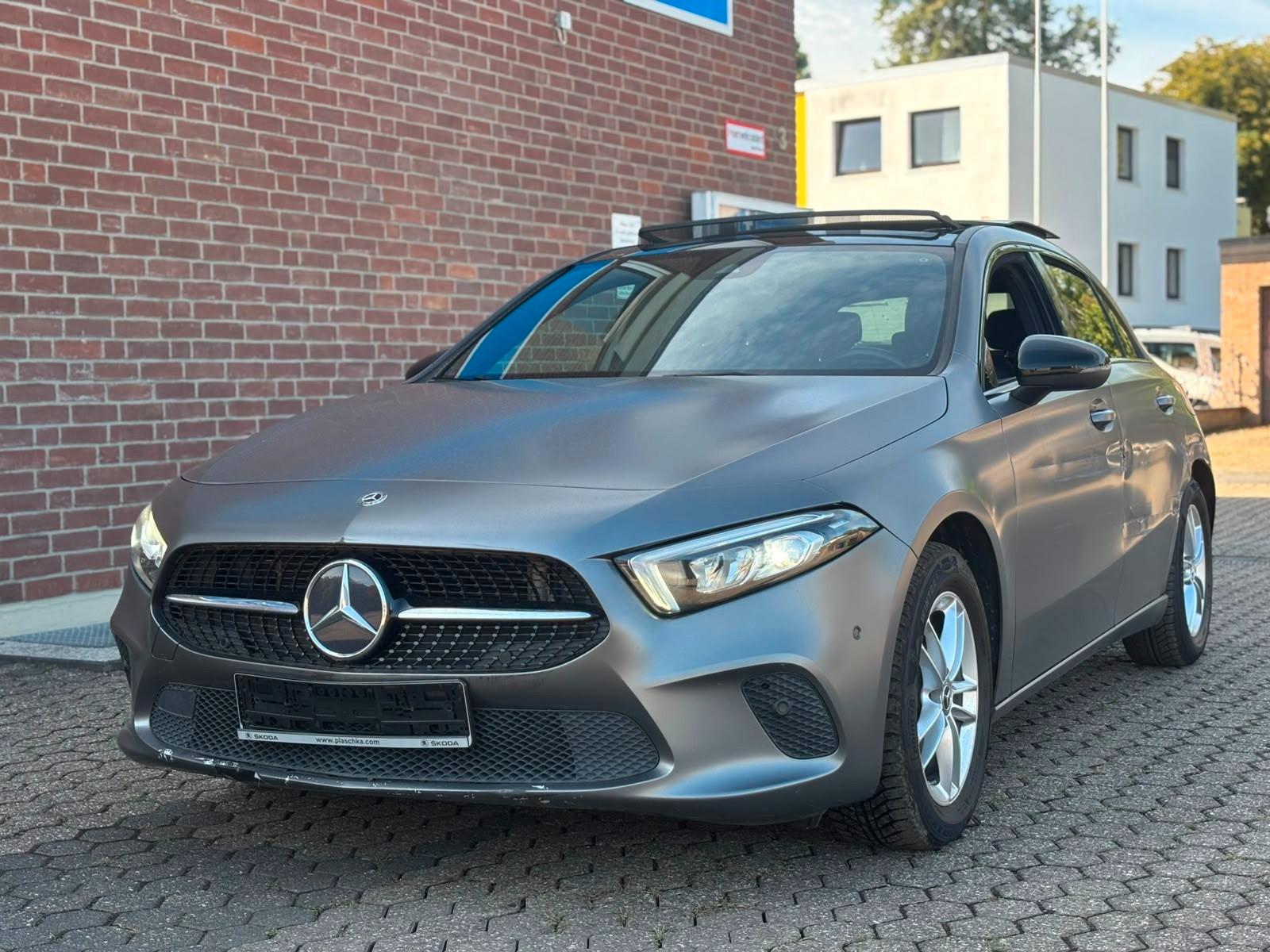Mercedes-Benz A 200 Designo PANORAMA STANDHEIZUNG KAMERA