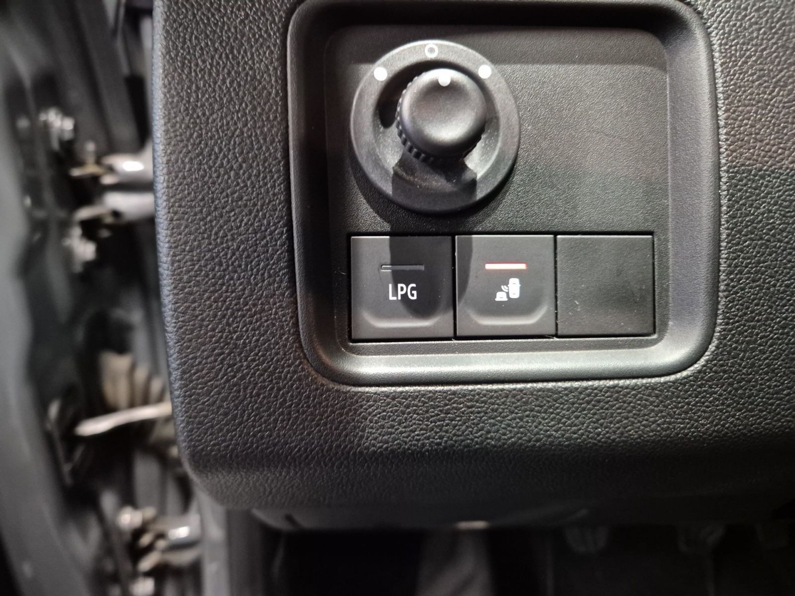 Fahrzeugabbildung Dacia Duster II 1.0 TCe 100 ECO-G Extreme 2WD