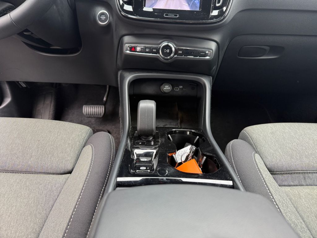 VOLVO XC40 B3 B DKG Plus Black Edition 360° Standheiz VOLVO XC40 B3 B DKG Plus Black Edition 360° Standheiz