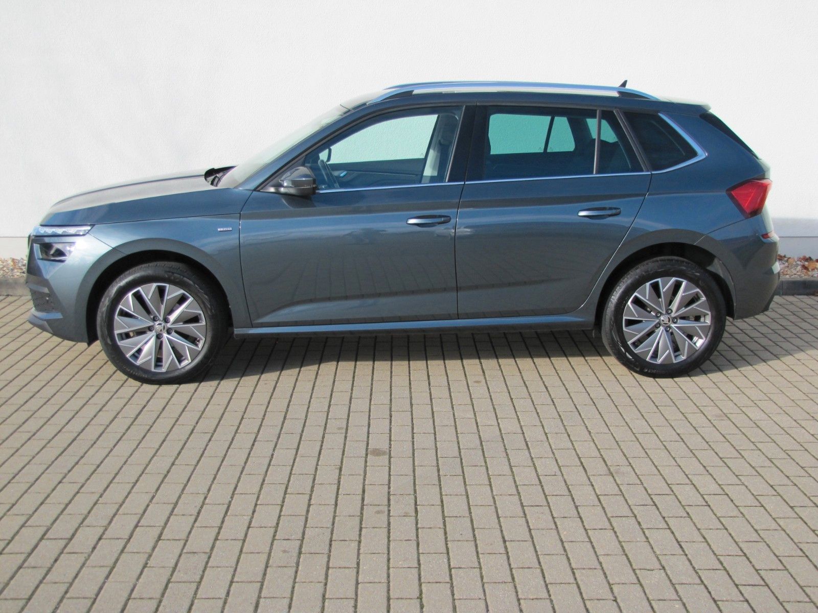 Fahrzeugabbildung SKODA Kamiq 1.5 TSI DSG Clever, Anhängerkupplung