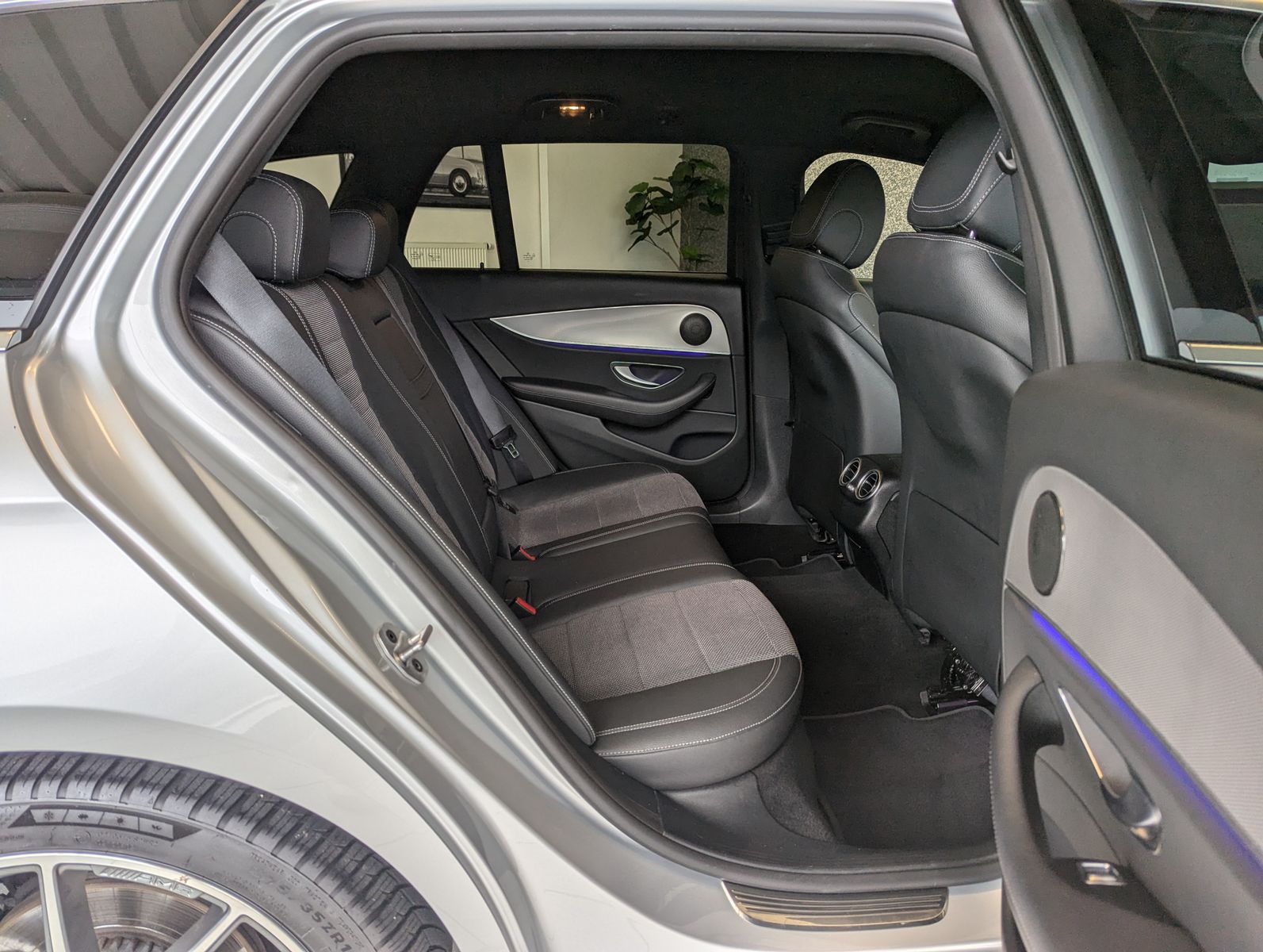 MERCEDES-BENZ E 220 d AMG StHz. Multibeam 360° Memory AHK 19" - Image 15