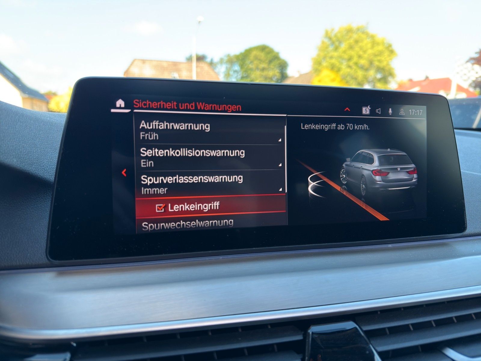 Fahrzeugabbildung BMW 520d Sport Line *Pano*Head-Up*AHK*Kamera*Leder*