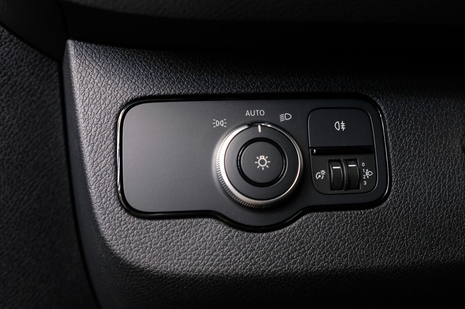 Fahrzeugabbildung Mercedes-Benz Sprinter 319 CDI Koffer Ladebordwand SOFORT