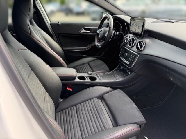 Fahrzeugabbildung Mercedes-Benz GLA 250 Navi Carplay El. Heckklappe LED Sitzhzg