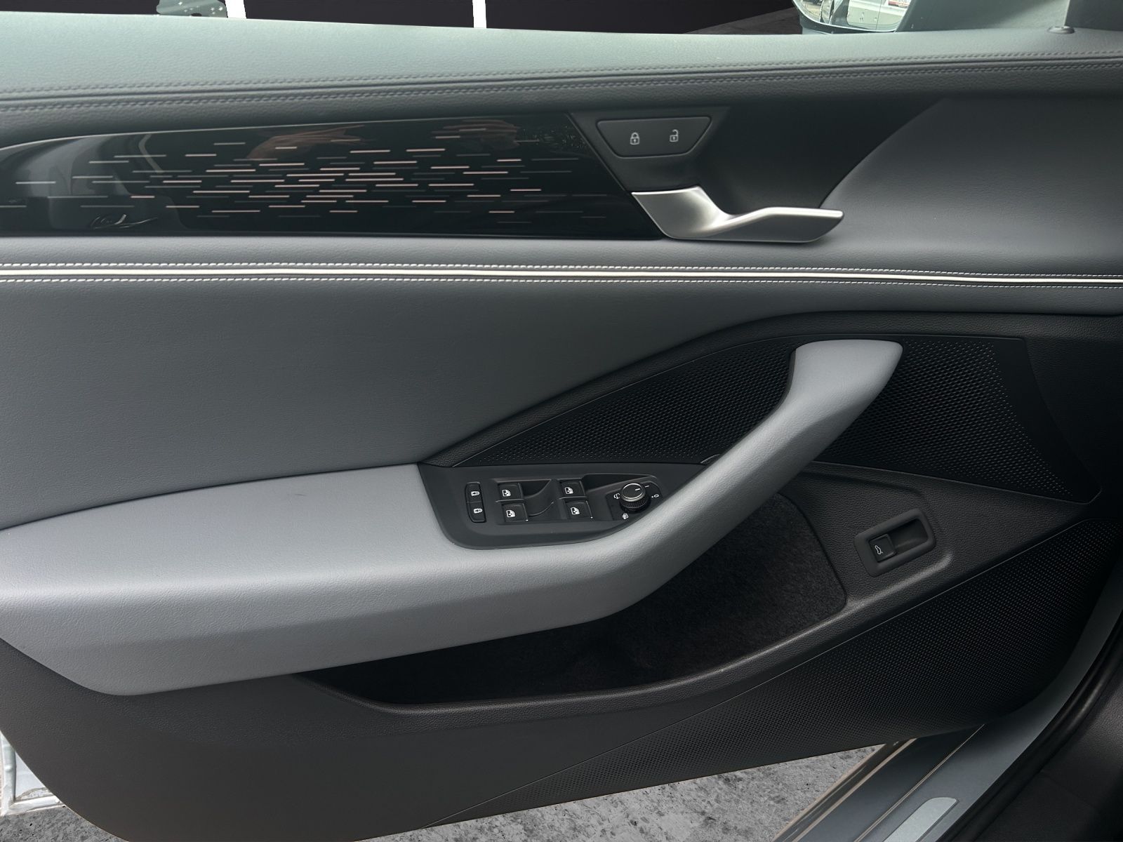 Fahrzeugabbildung Volkswagen Passat VOLL MatrixLED Standhzg AHK Pano Leder HU