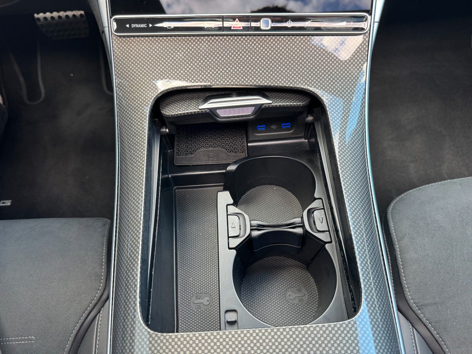 Fahrzeugabbildung Mercedes-Benz C 220 d T AMG Burm+AHK+Pano+360°+Distr+Memory