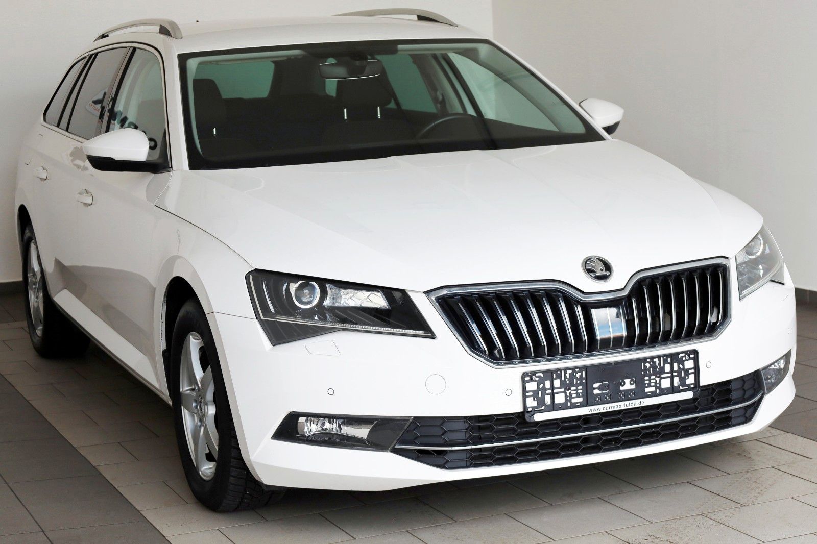 Fahrzeugabbildung SKODA Superb Combi Ambition Navi,Bi-Xenon,Kamera,SR+WR