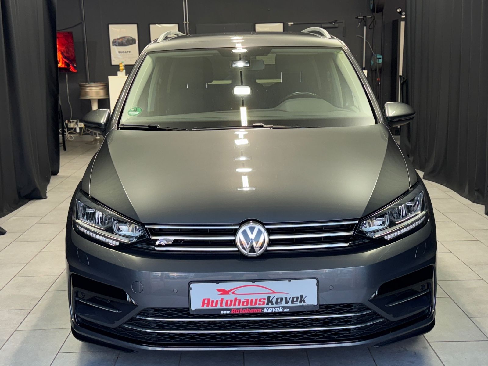 Fahrzeugabbildung Volkswagen Touran Highline|DSG|NAVI|7-SITZER|R-LINE|