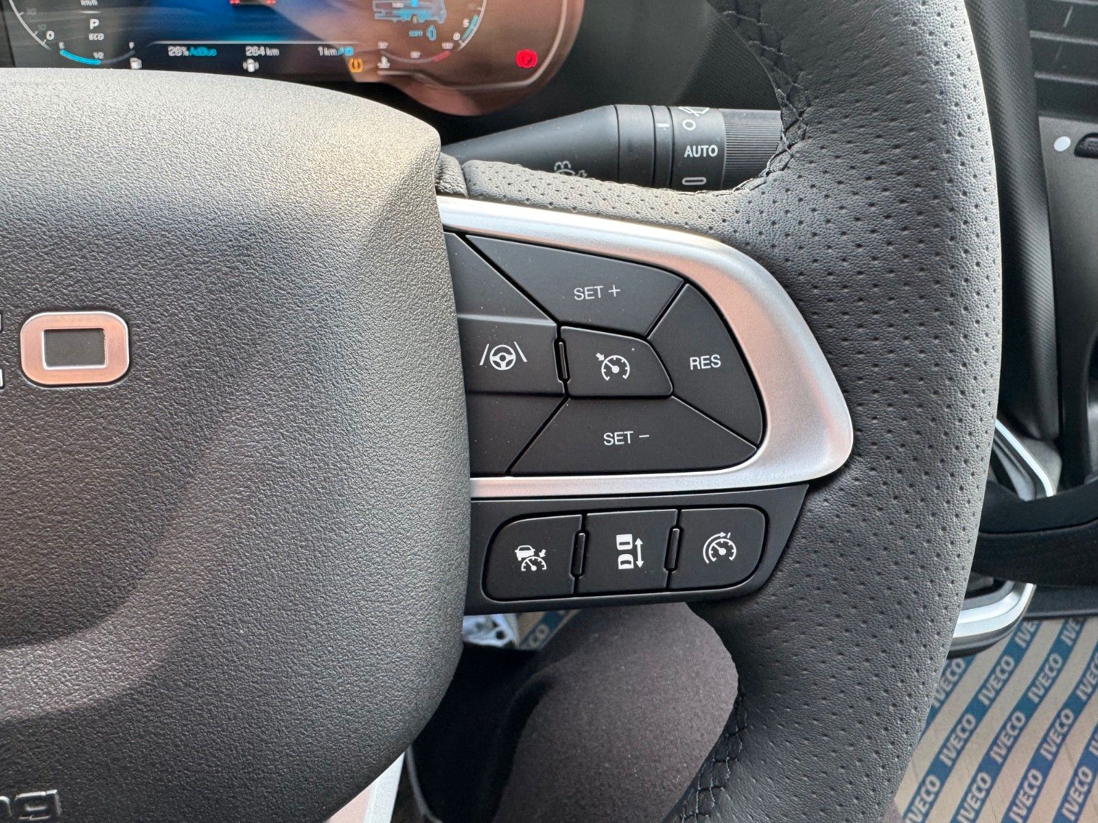 Fahrzeugabbildung Iveco Daily 35S14 HA8 Fahrgestell *R3.450mm*AHK*Luft*