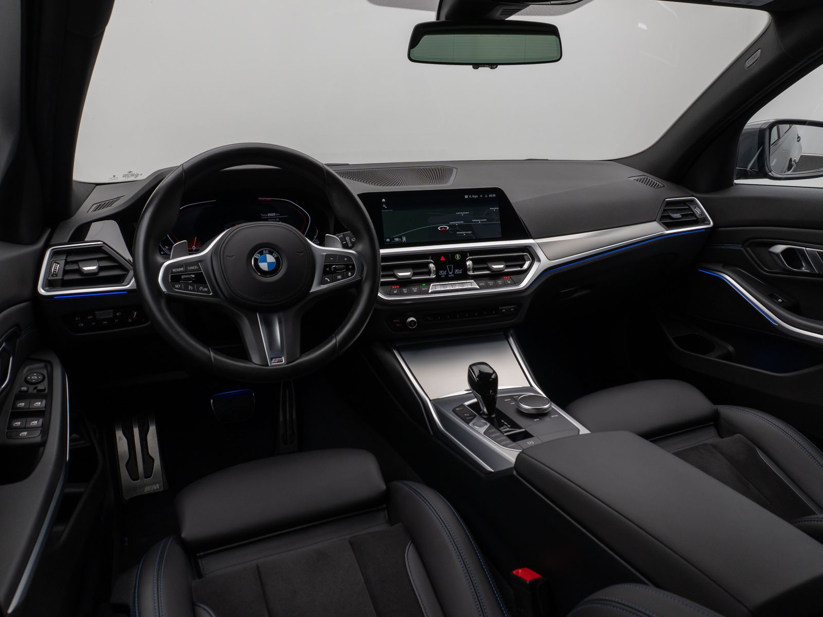 Fahrzeugabbildung BMW 330i M Sport Kamera DAB CockPitPr AHK Alarm 19"