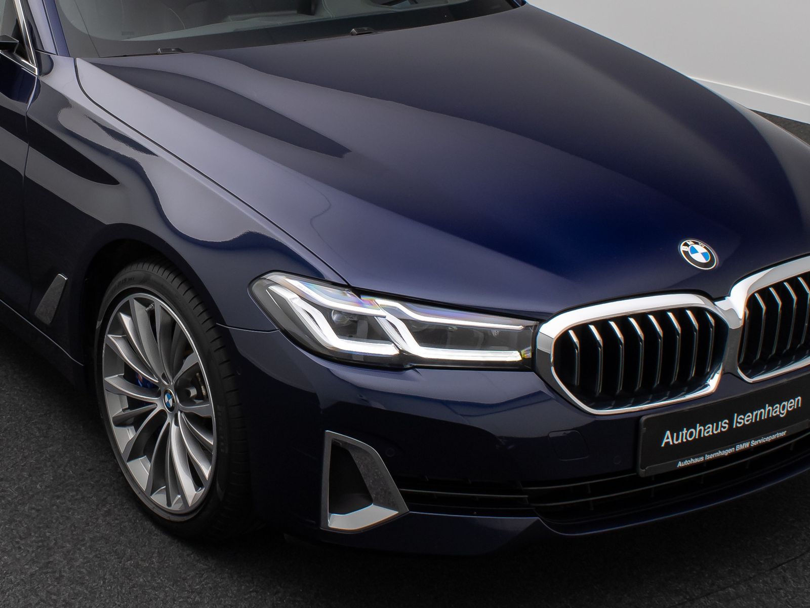 Fahrzeugabbildung BMW 530d xD Luxury Line HUD DAB AHK Panorama H/K 19"
