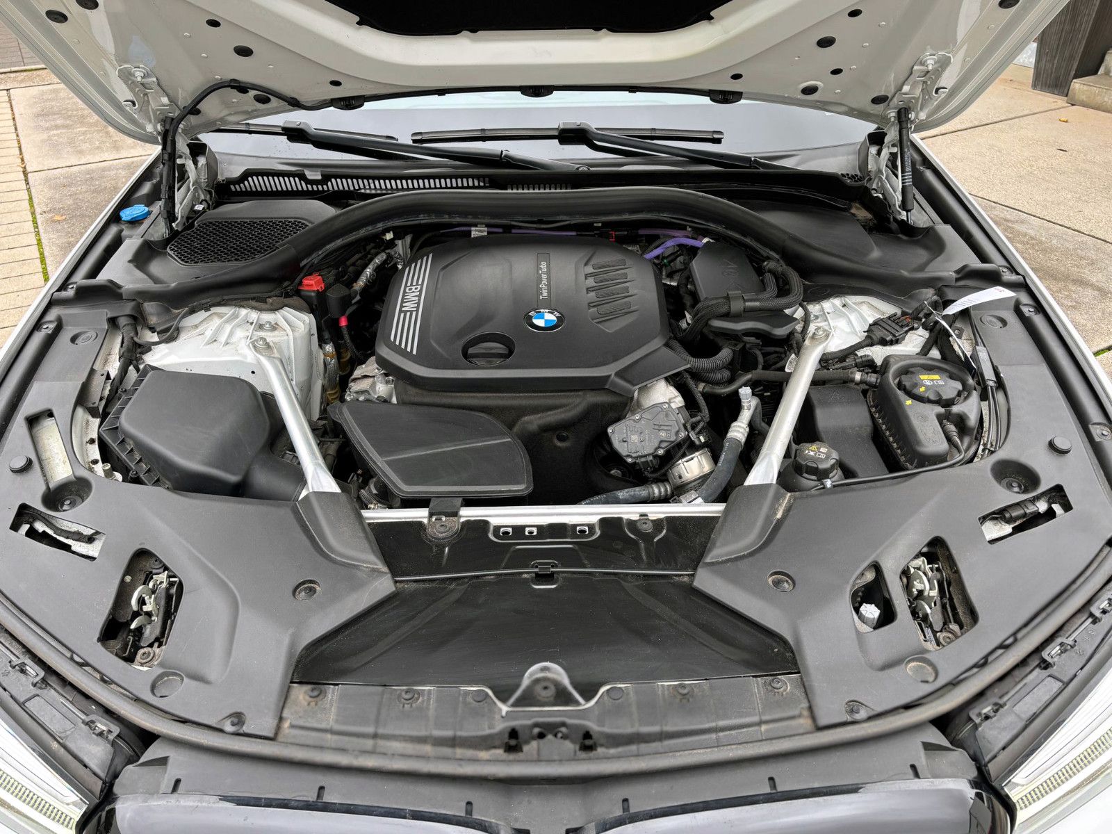 Fahrzeugabbildung BMW 520d Steptr. Limo M-Sport ACC KAM AHK LED SHZ