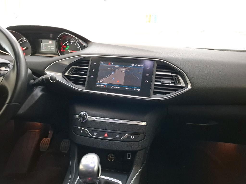 Fahrzeugabbildung Peugeot 308 SW Allure 1.2T LED/NAVI/PDC/R´CAM/BLIS