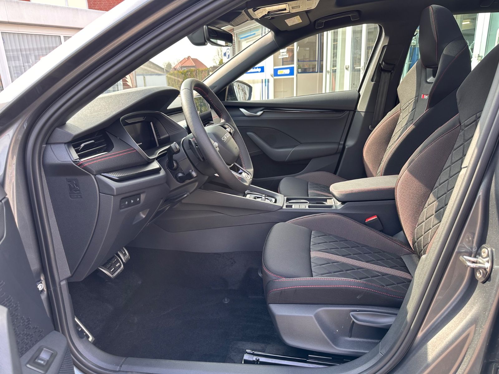 Fahrzeugabbildung SKODA Octavia Combi RS 2.0 TSI Matrix/Pano/Navi/ACC