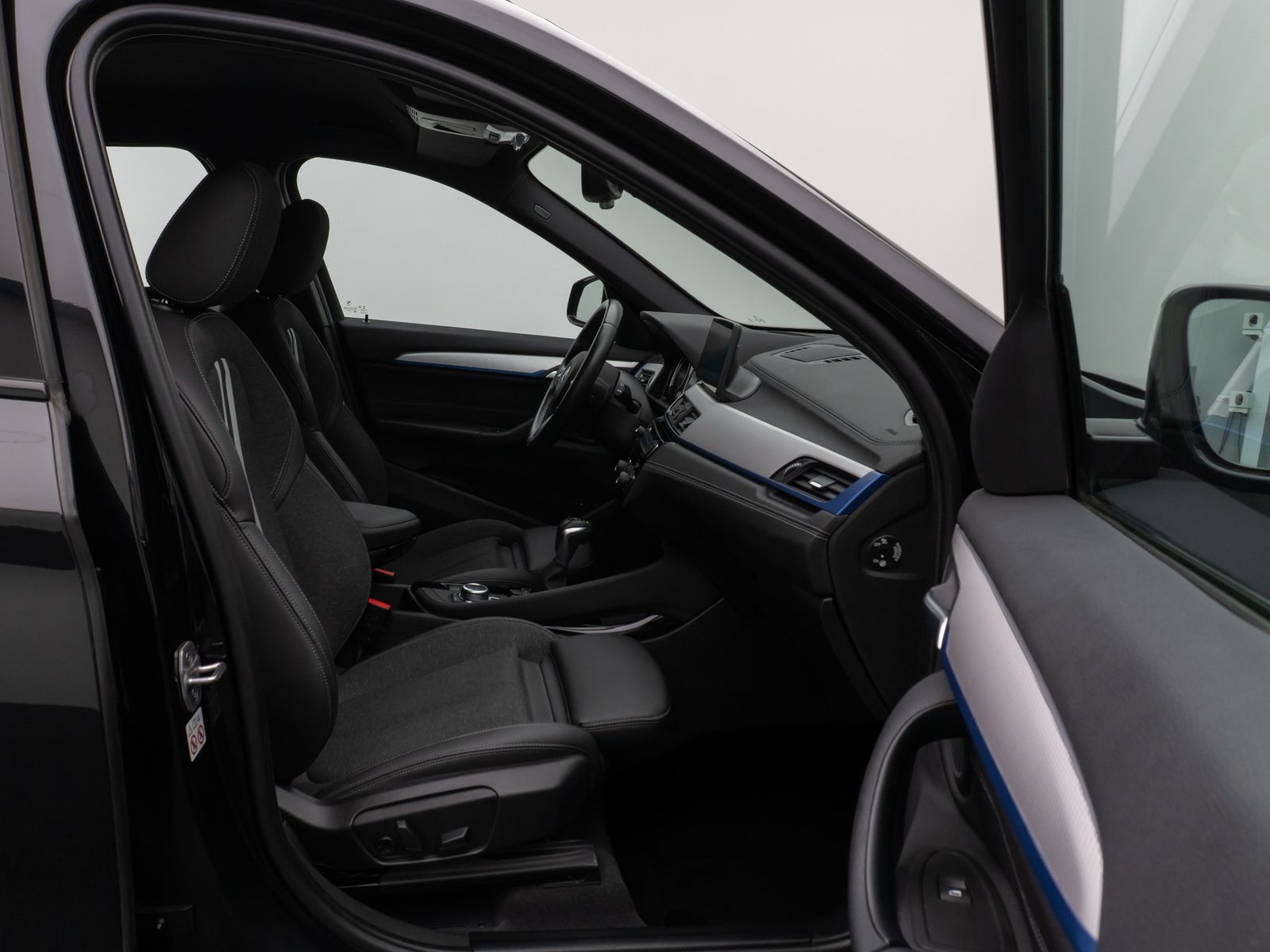 Fahrzeugabbildung BMW X1 xD25e M Sport Kamera HUD DAB HiFi Alarm 19Zol